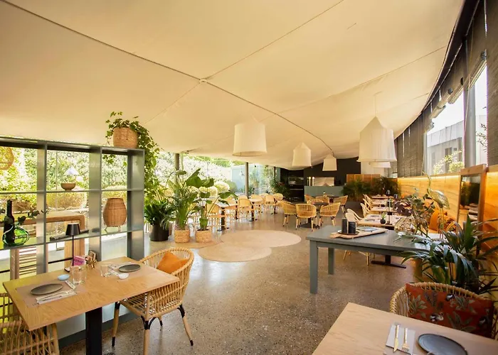 Hotel Arcs De - Adults Only Monells